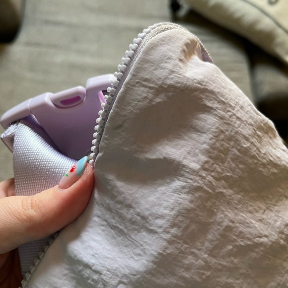 Lululemon 1L Lavender Fog Belt Bag - Picture 10 of 10